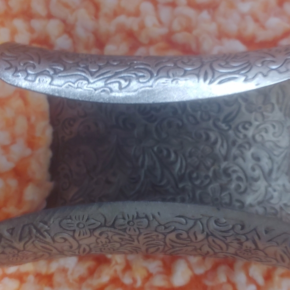 Women's Bracelet - Picture 2 of 3